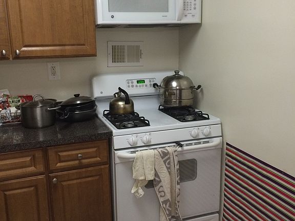 2nd image of 257 Congressional Ln APT 611
