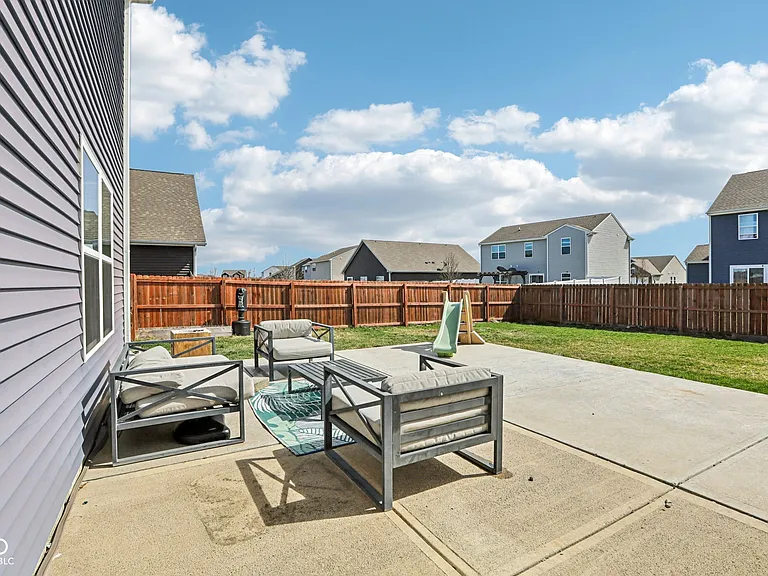 6673 Laurelwood Dr — Photo 44