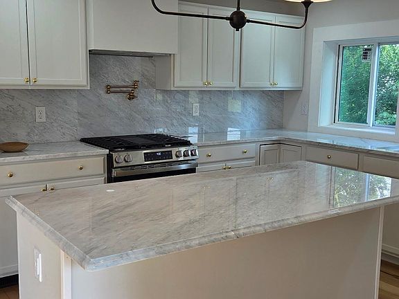 5th image of 524 Maple Dr
