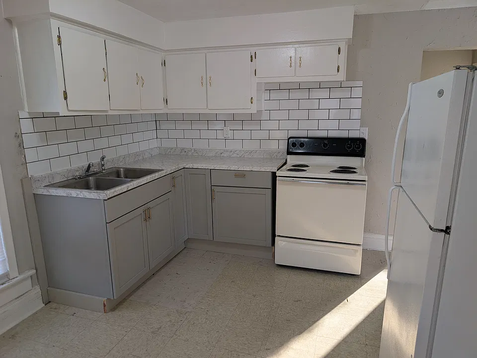 518 N School St #1B