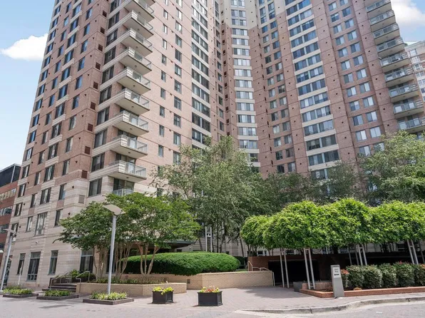 851 N Glebe Rd APT 1304, Arlington, VA 22203