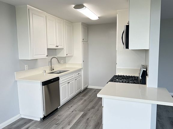5th image of 11621 Ohio Ave APT 4