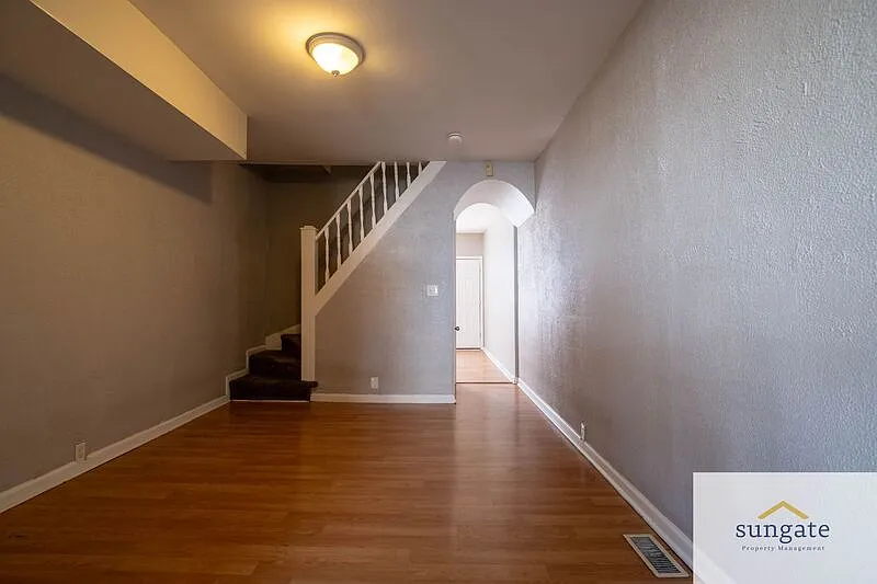 2 bed, 1.0 bath, 1056 sqft, $1,200 — Photo 4