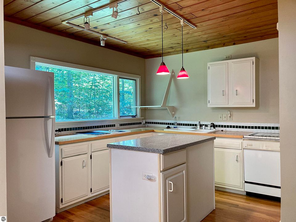 6131 S Lime Lake Rd, Cedar, MI 49621 Zillow