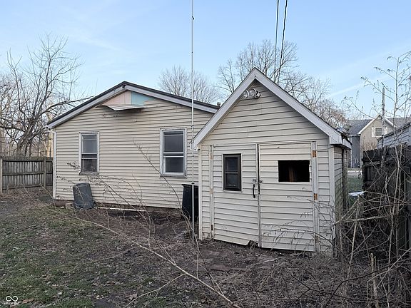 3rd image of 404 W Oakridge Ave