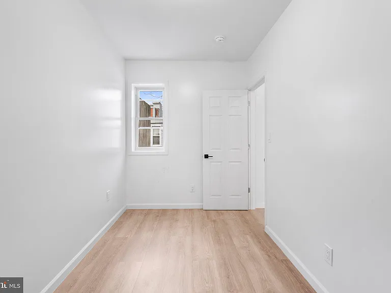 2055 Dickinson St — Photo 15