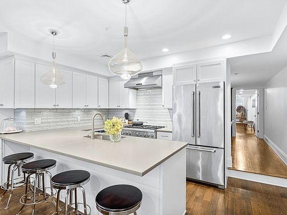 2nd image of 290 North St #2