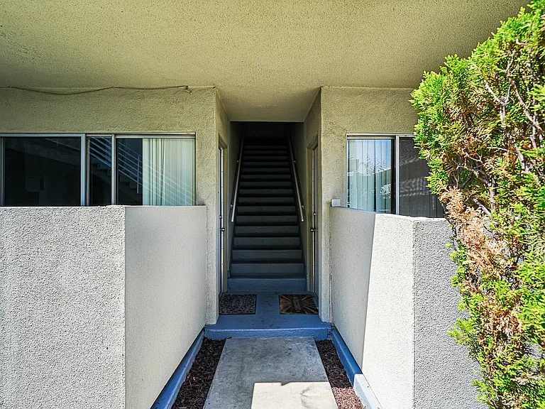 Magnolia Palms — Photo 22