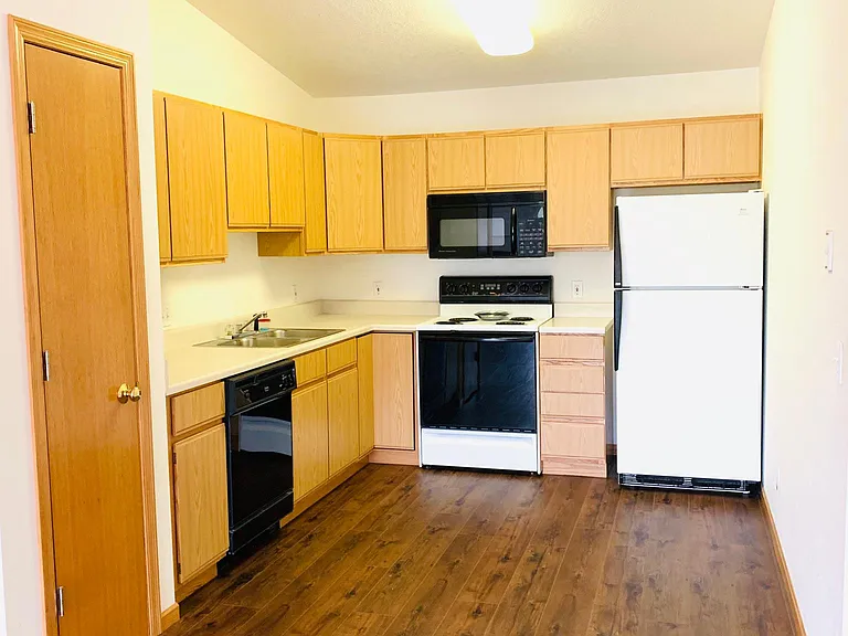 3470 Parkwild Dr #9 — Photo 2