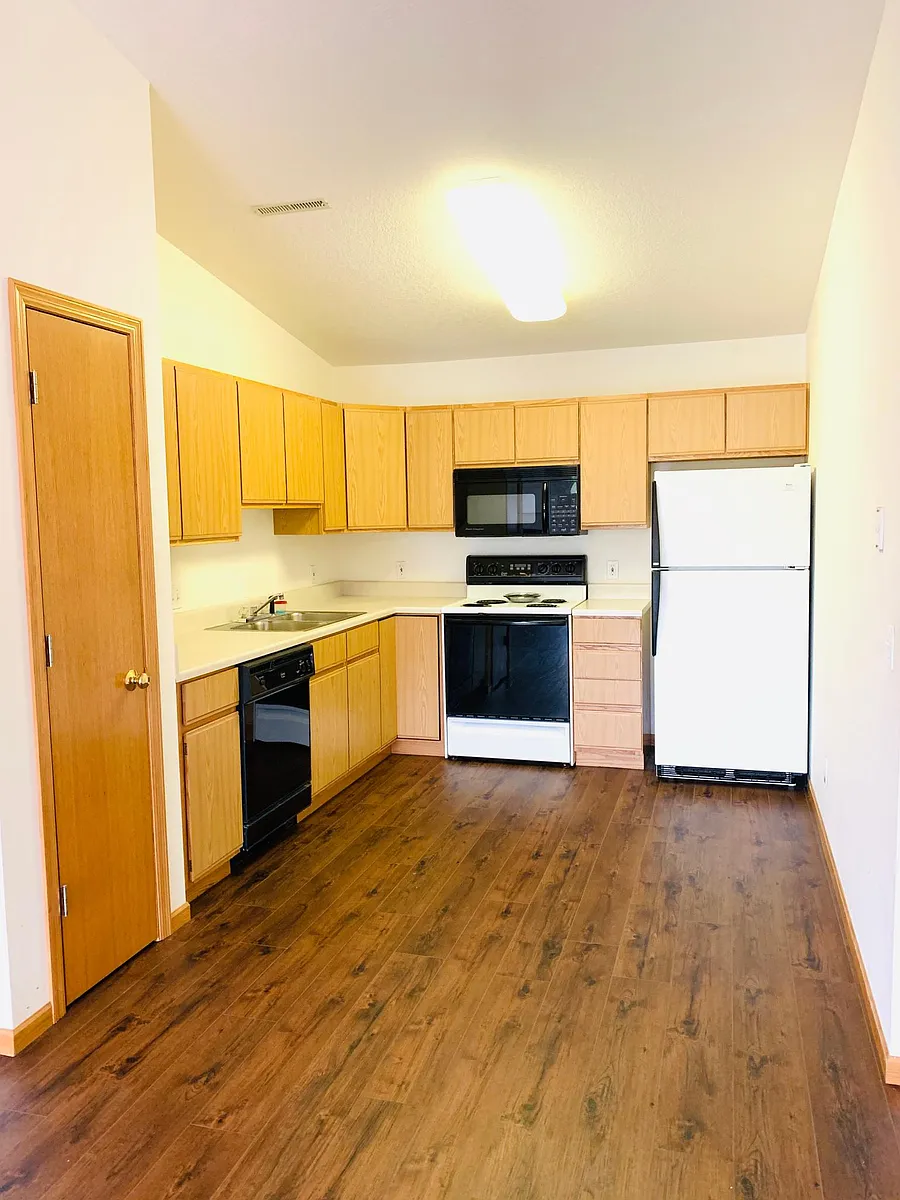 Building Photo - 3470 Parkwild Dr #9