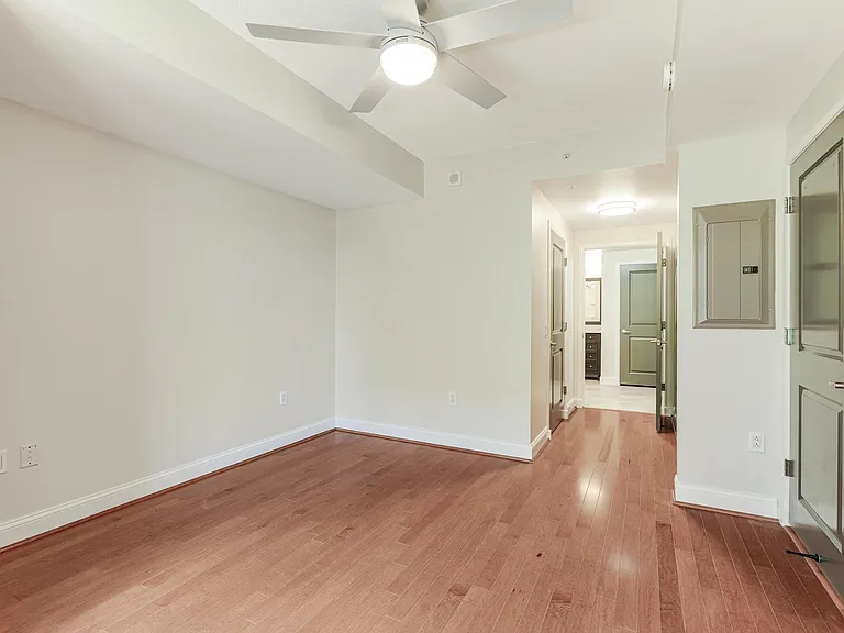 1021 N Garfield St — Photo 6