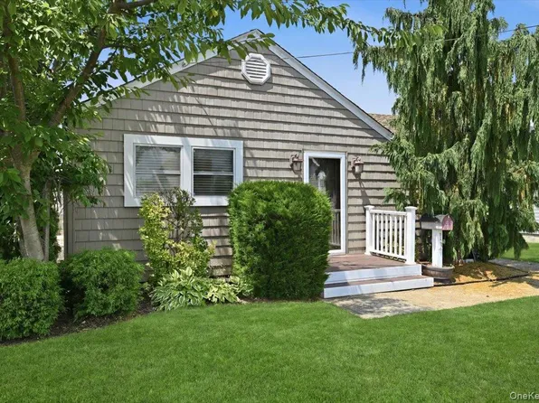 12 Annuskemunnica Road, Babylon, NY 11702