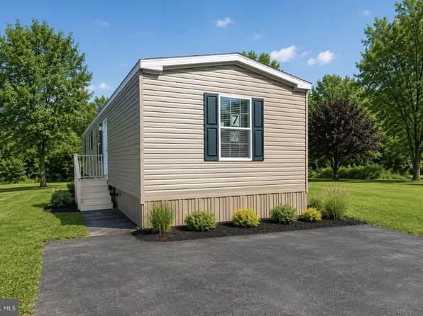77 Circle Dr, Columbia, PA 17512