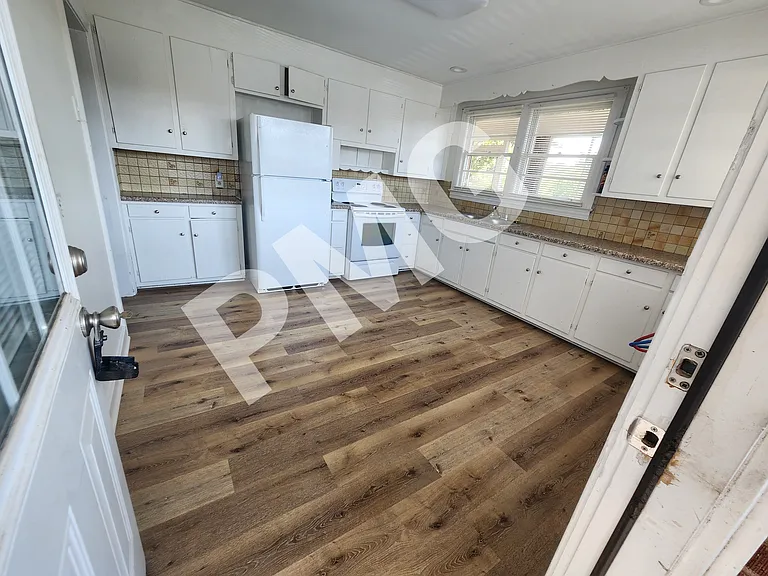 kitchen from side entrance door