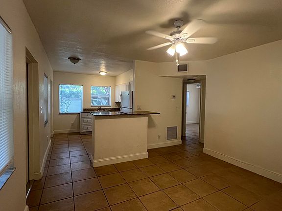 4th image of 1301 NE 15th St APT 1