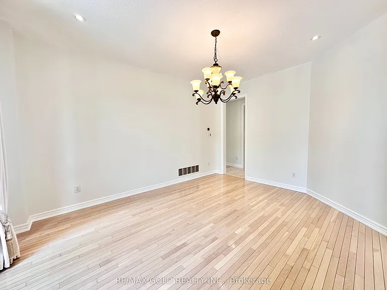 2293 Baronwood Dr — Photo 7