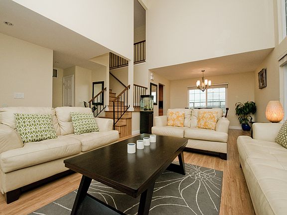 Spacious living room