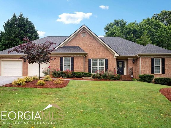 3rd image of 2041 Lakewood Cir