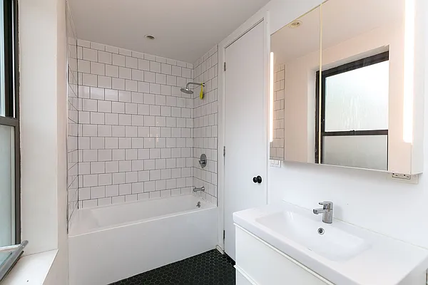 Rented by Nooklyn NYC LLC | media 51