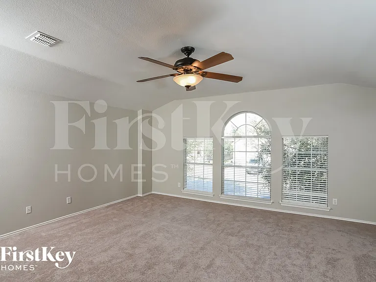 6122 Kenedy Leaf — Photo 2