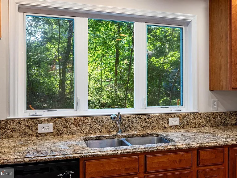 175 Easy Hollow Rd — Photo 9
