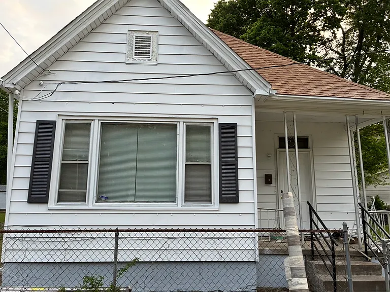 213 N Webster St — Photo 2