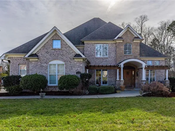 6724 Breeze Point Dr, Whitsett, NC 27377