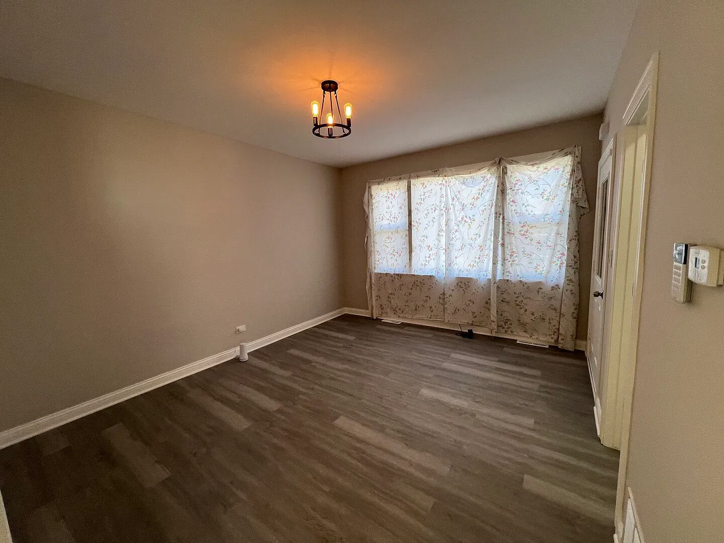 3 bed, 800 sqft, $1,500 — Photo 4