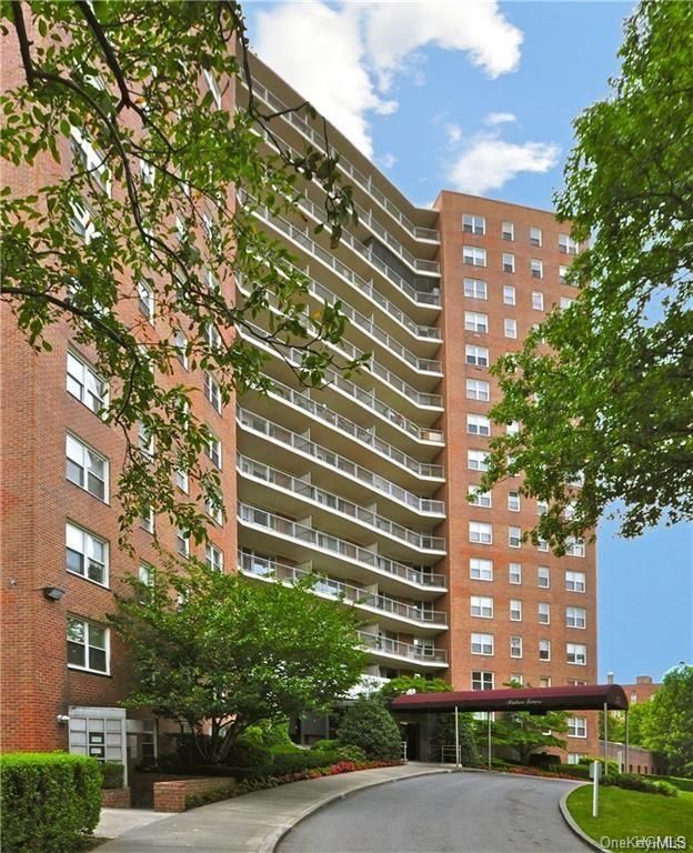 3 Bed 2 Bath Property, New York • 1,800 Sq Ft