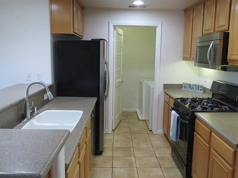 13045 Evening Creek Dr #43 — Photo 8