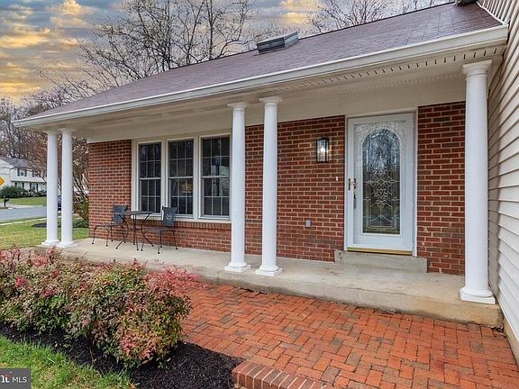 3rd image of 9714 Glenway Ct