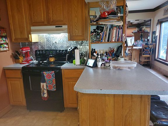 3rd image of 827 Harrison Ave