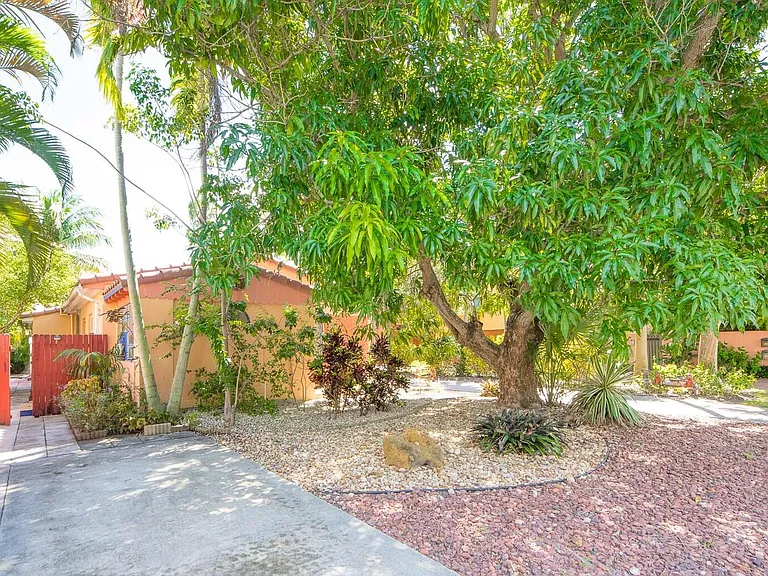 1136 NE 17th Way — Photo 19