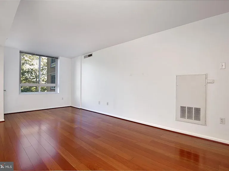 355 I St SW #511 — Photo 1