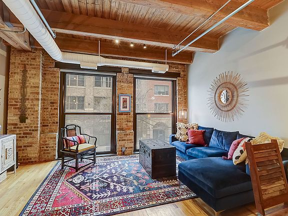 2nd image of 225 W Huron St APT 213