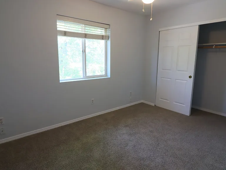 2010 NE Full Moon Dr — Photo 14