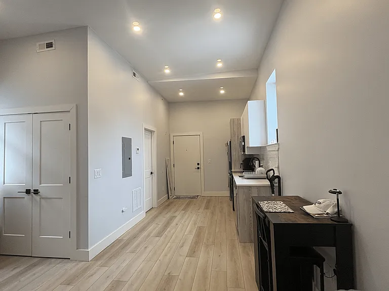 Serpentine Apartments: Newly Renovated in the Heart of Drexel — Photo 11