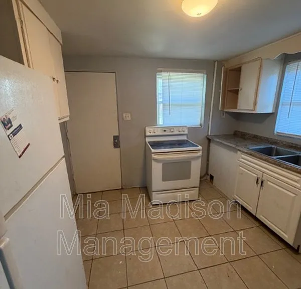 1017 Wexler St — Photo 4