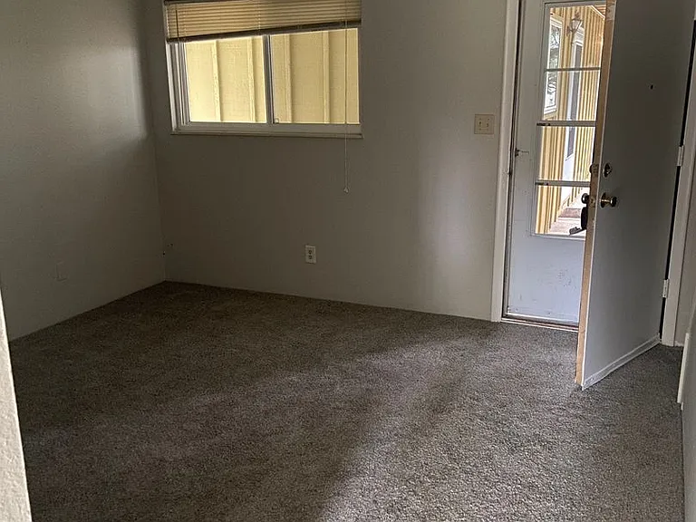 1615 Cottonwood Dr #14 — Photo 8