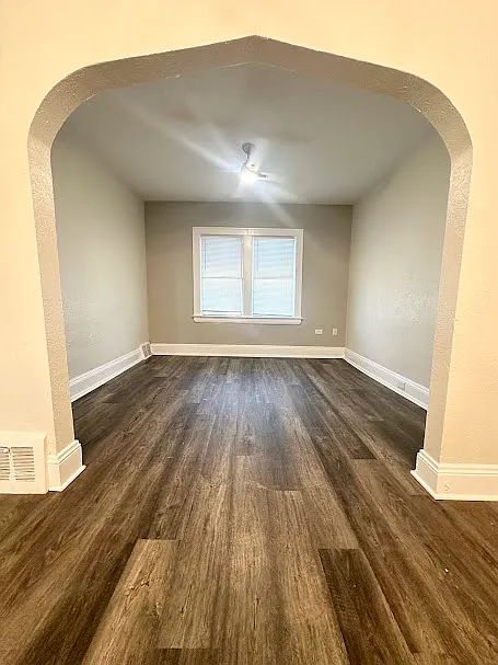 2 bed, 1000 sqft, $1,275 — Photo 2