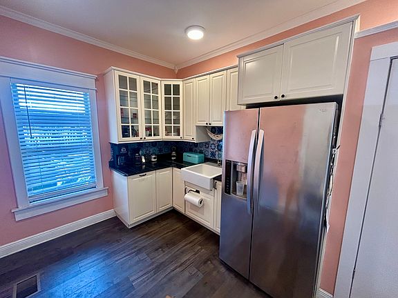 4th image of 483 N Lakeview Dr