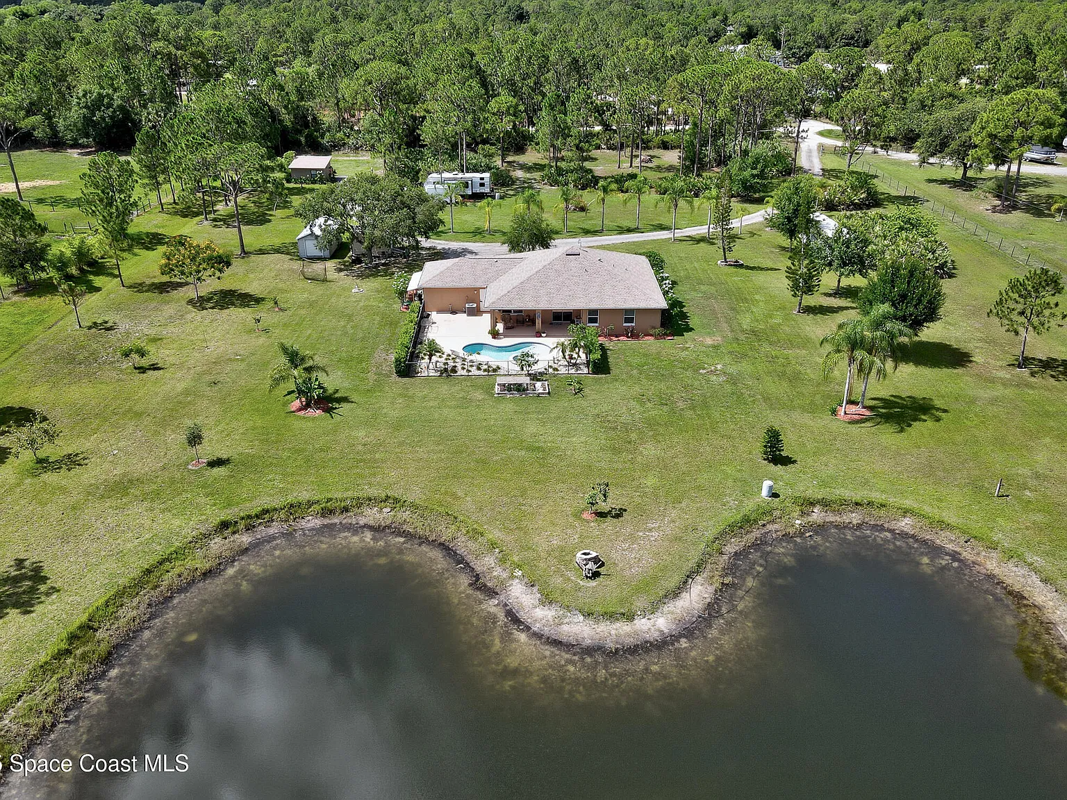 3 bed, 2.0 bath, 1615 sqft, $3,000 — Photo 2