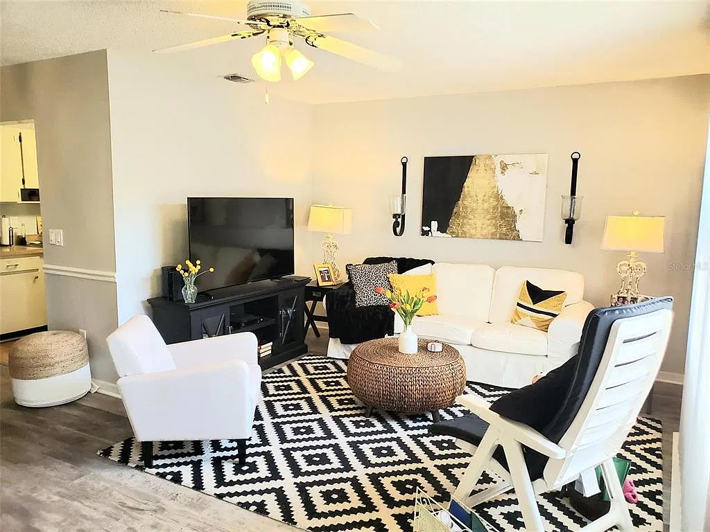 1 bed, 1.5 bath, 800 sqft, $1,600 — Photo 3
