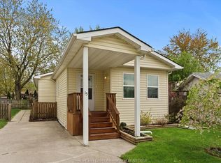 15 Spruce St, Essex, ON N0R1J0