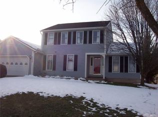 7530 Sugarwood Ln, North Syracuse, NY 13212