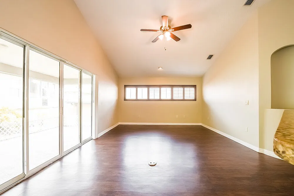 3 bed, 2.0 bath, 1772 sqft, $2,255 — Photo 4