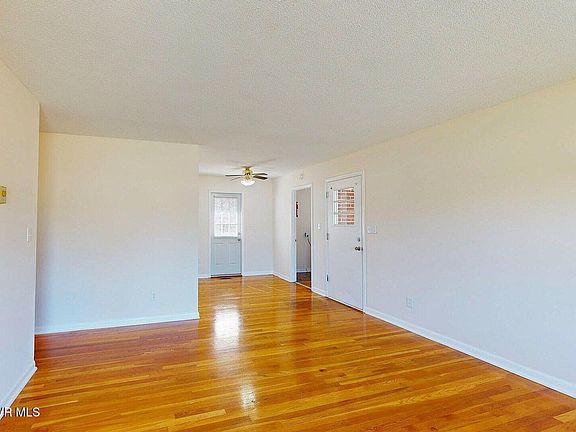 5th image of 128 Valley Dr
