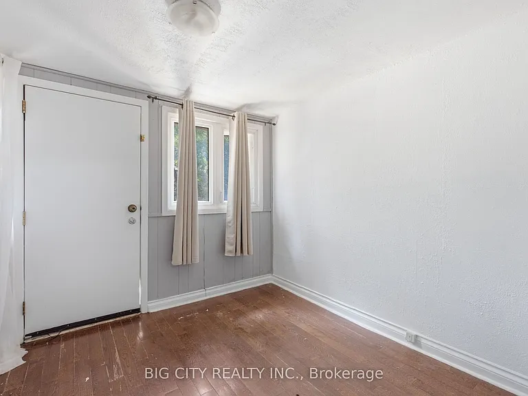 1362 Bathurst St #UPPER — Photo 12