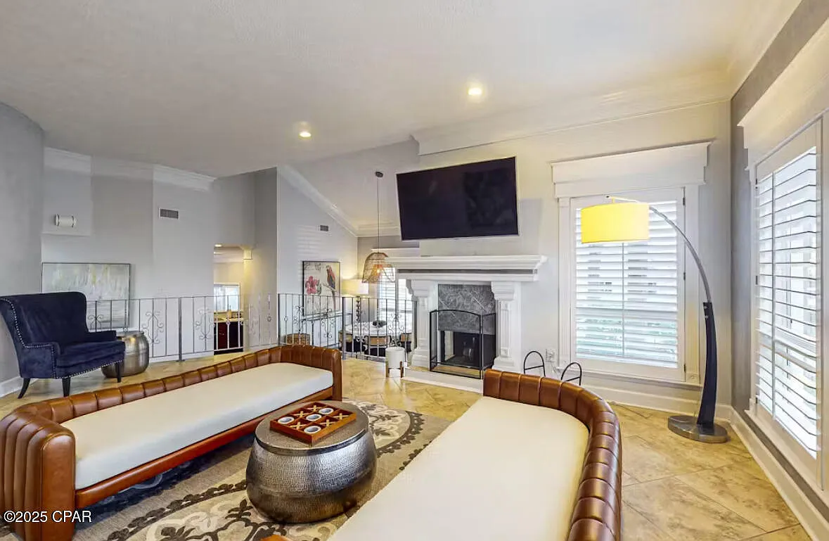 3 bed, 2.5 bath, 2806 sqft, $6,000 — Photo 2