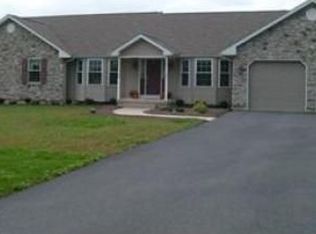 14 Palomino Cir, Bangor, PA 18013